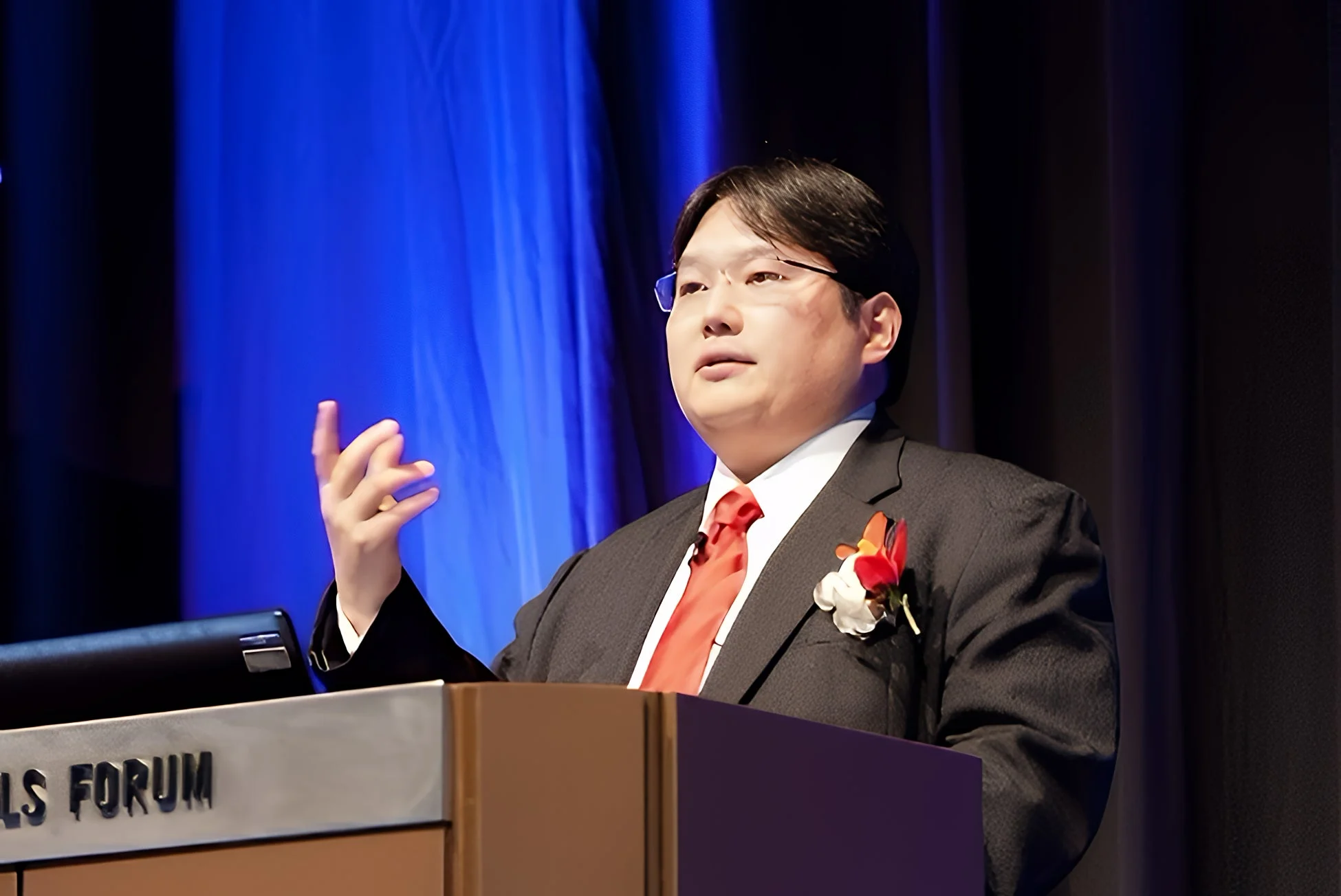 講演中の戸村智憲氏